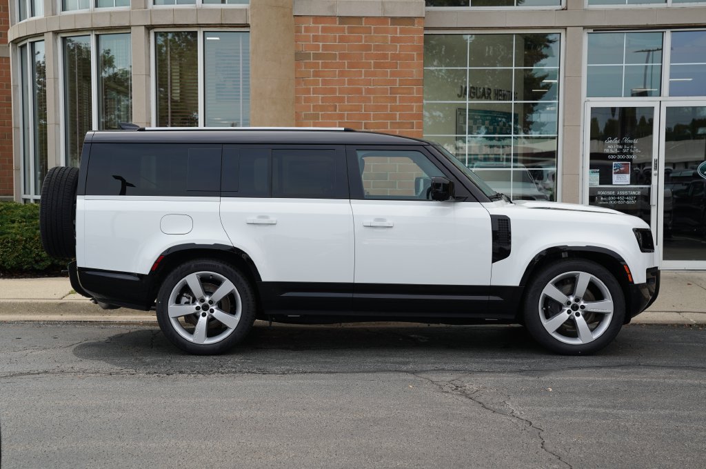 New 2026 Land Rover Defender 130 X-Dynamic SE AWD/4WD image 7