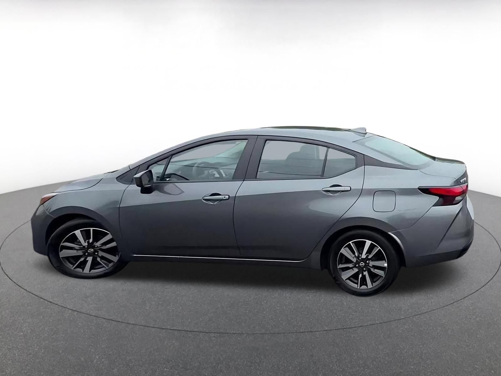Used 2025 Nissan Versa SV FWD image 9