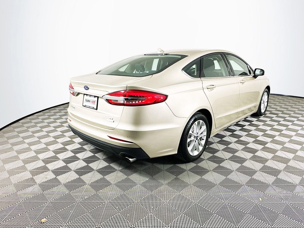 Used 2019 Ford Fusion SE image 10