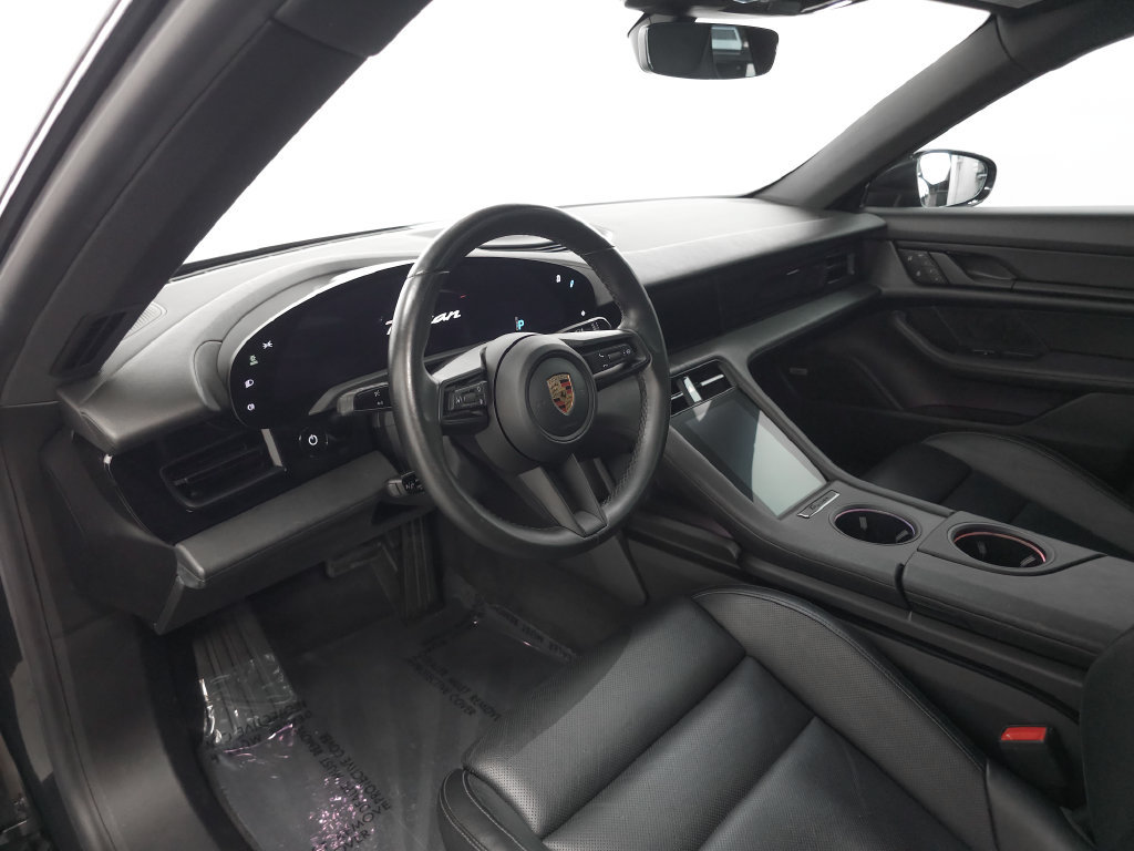 Used 2022 Porsche Taycan RWD image 9