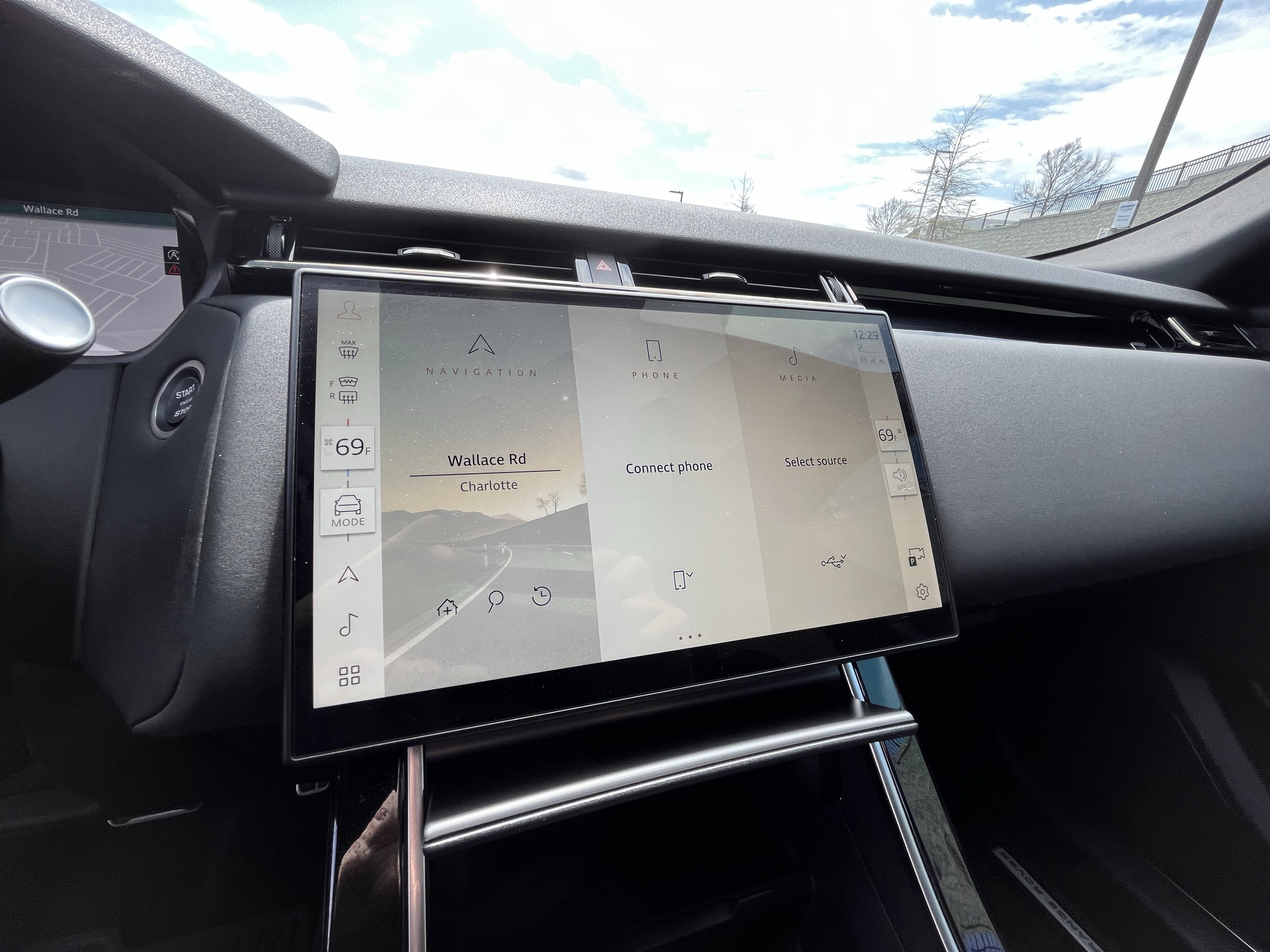 Certified 2025 Land Rover Range Rover Velar Dynamic SE AWD/4WD image 23