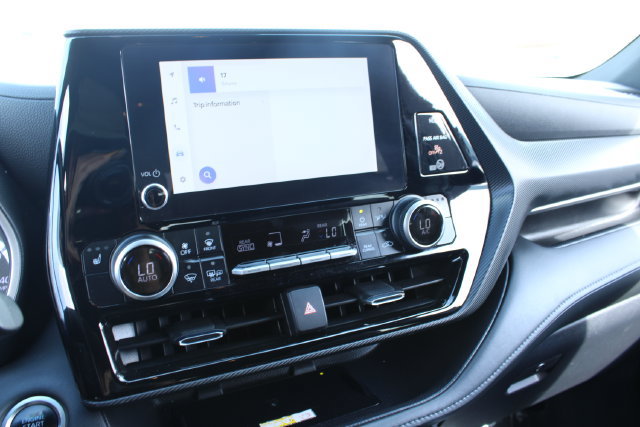 Used 2024 Toyota Highlander XSE FWD image 25
