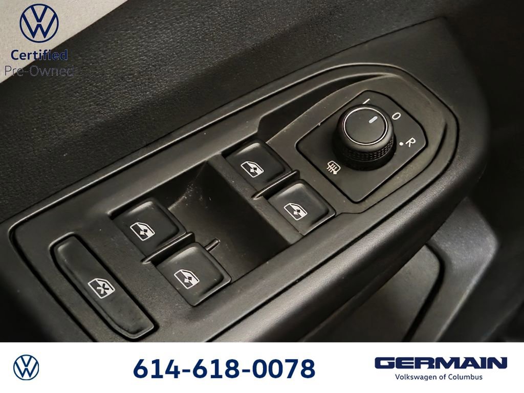 Used 2025 Volkswagen Taos SE image 26