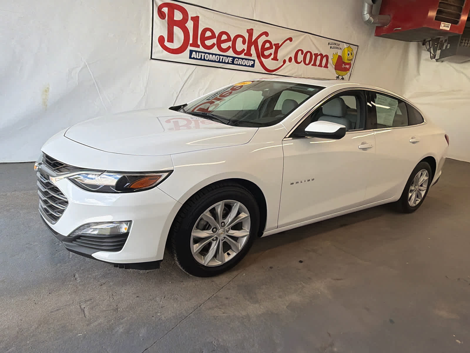 Used 2024 Chevrolet Malibu LT FWD image 2