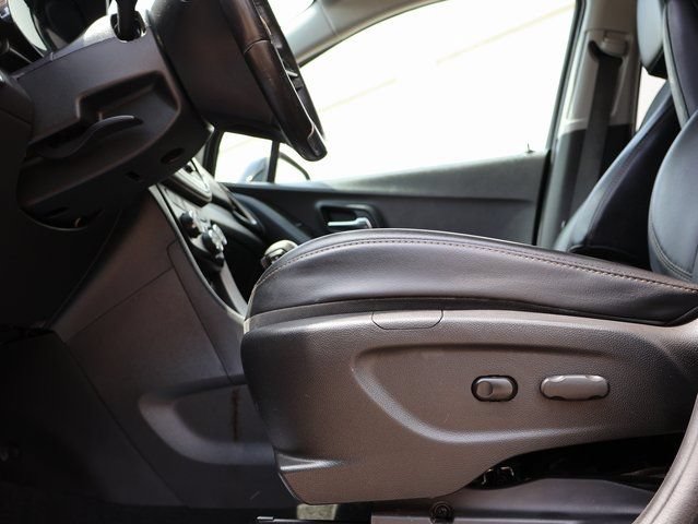 Used 2020 Chevrolet Trax LT w/ LT Convenience Package FWD image 35