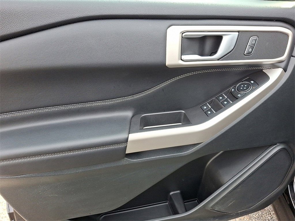 Used 2023 Ford Explorer XLT image 13