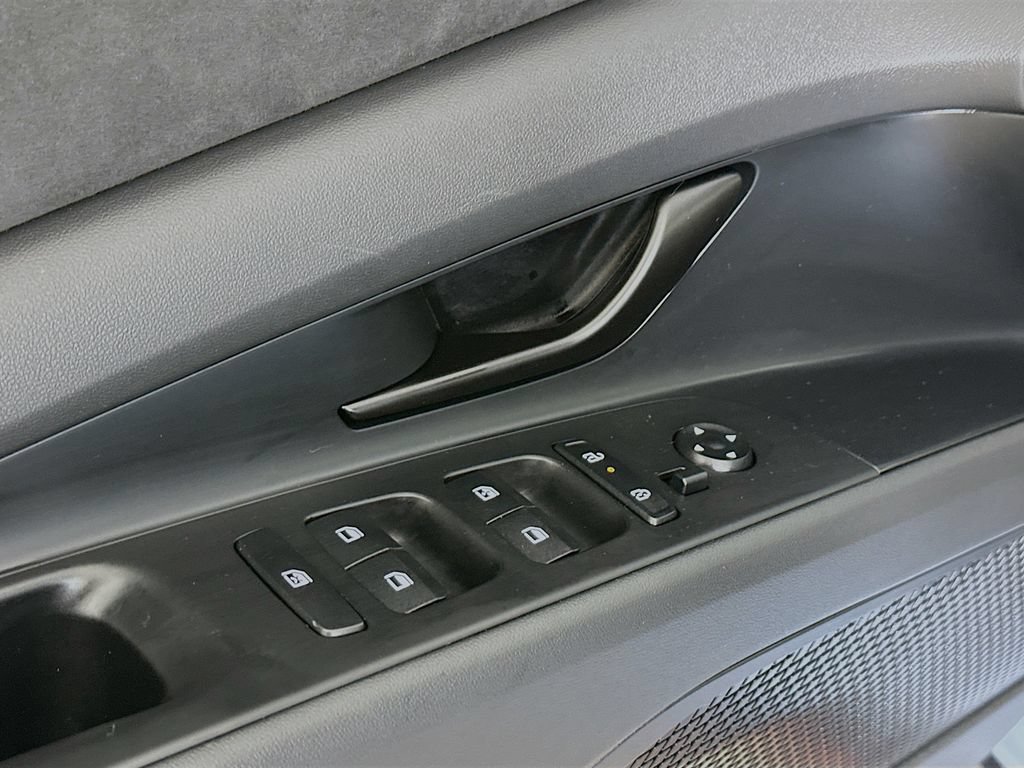 Used 2025 Hyundai Elantra N FWD image 21