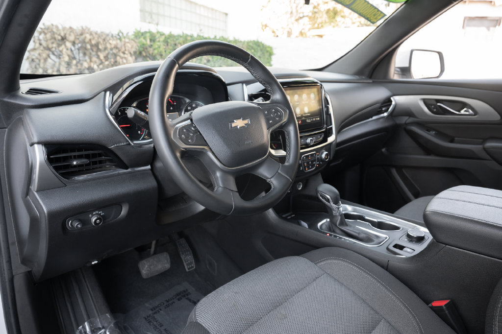 Used 2023 Chevrolet Traverse LT FWD image 16