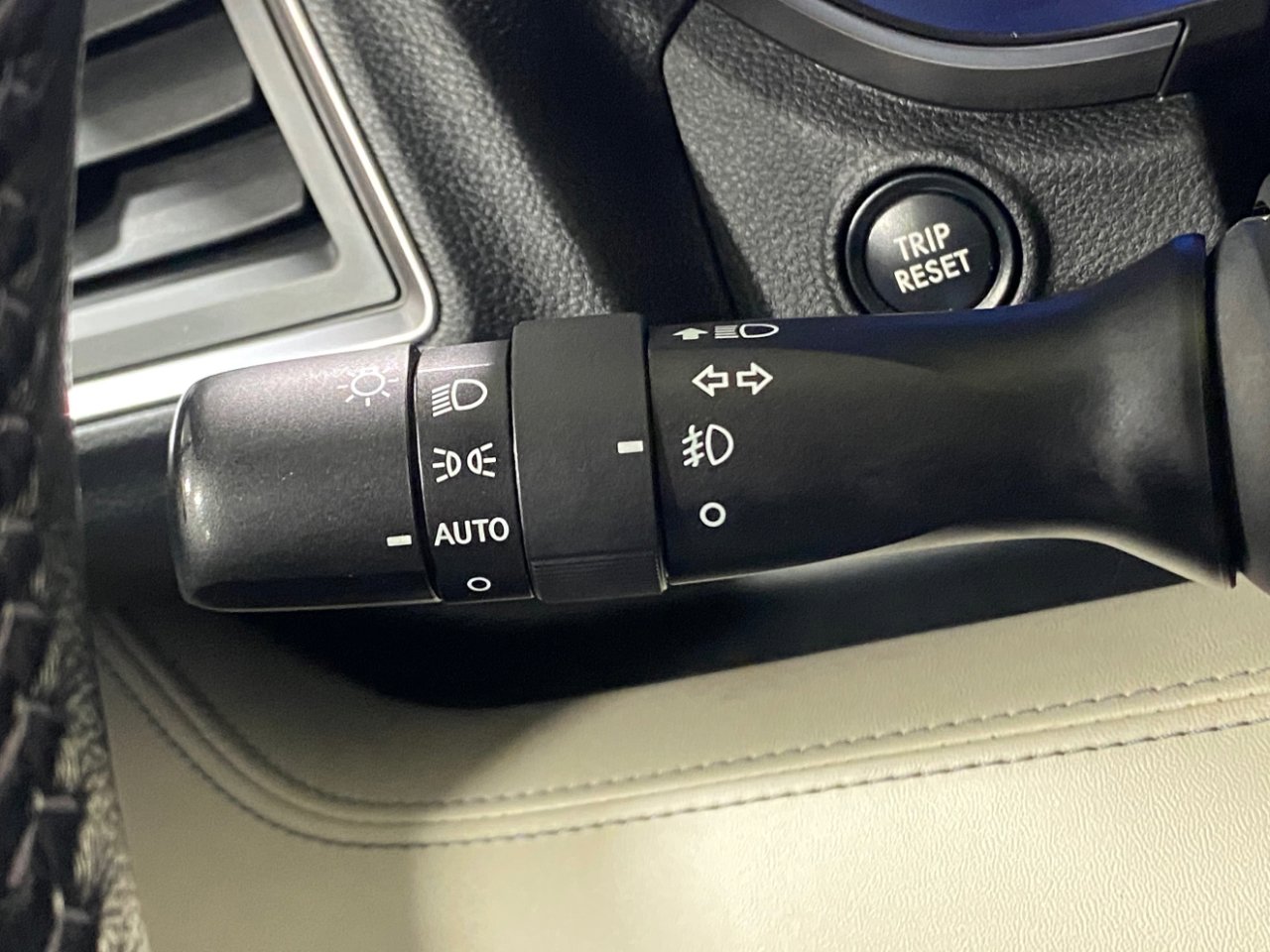 Used 2022 Subaru Ascent Limited image 23