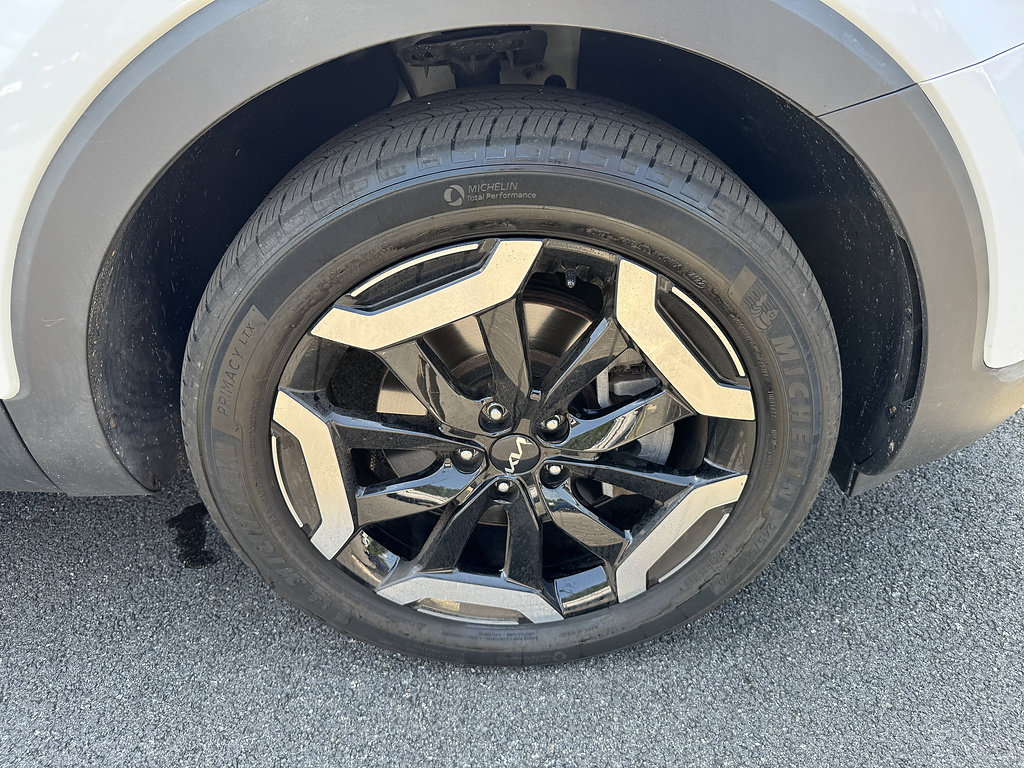 Used 2023 Kia Telluride EX w/ EX Captain's Chair Package AWD/4WD image 23