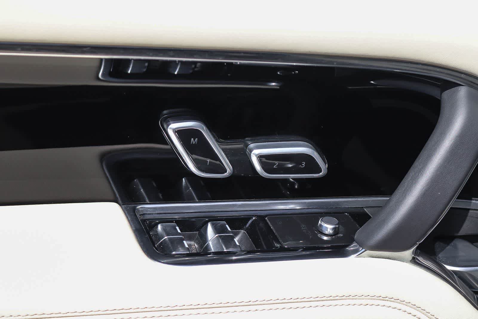 Used 2025 Land Rover Range Rover SE AWD/4WD image 19