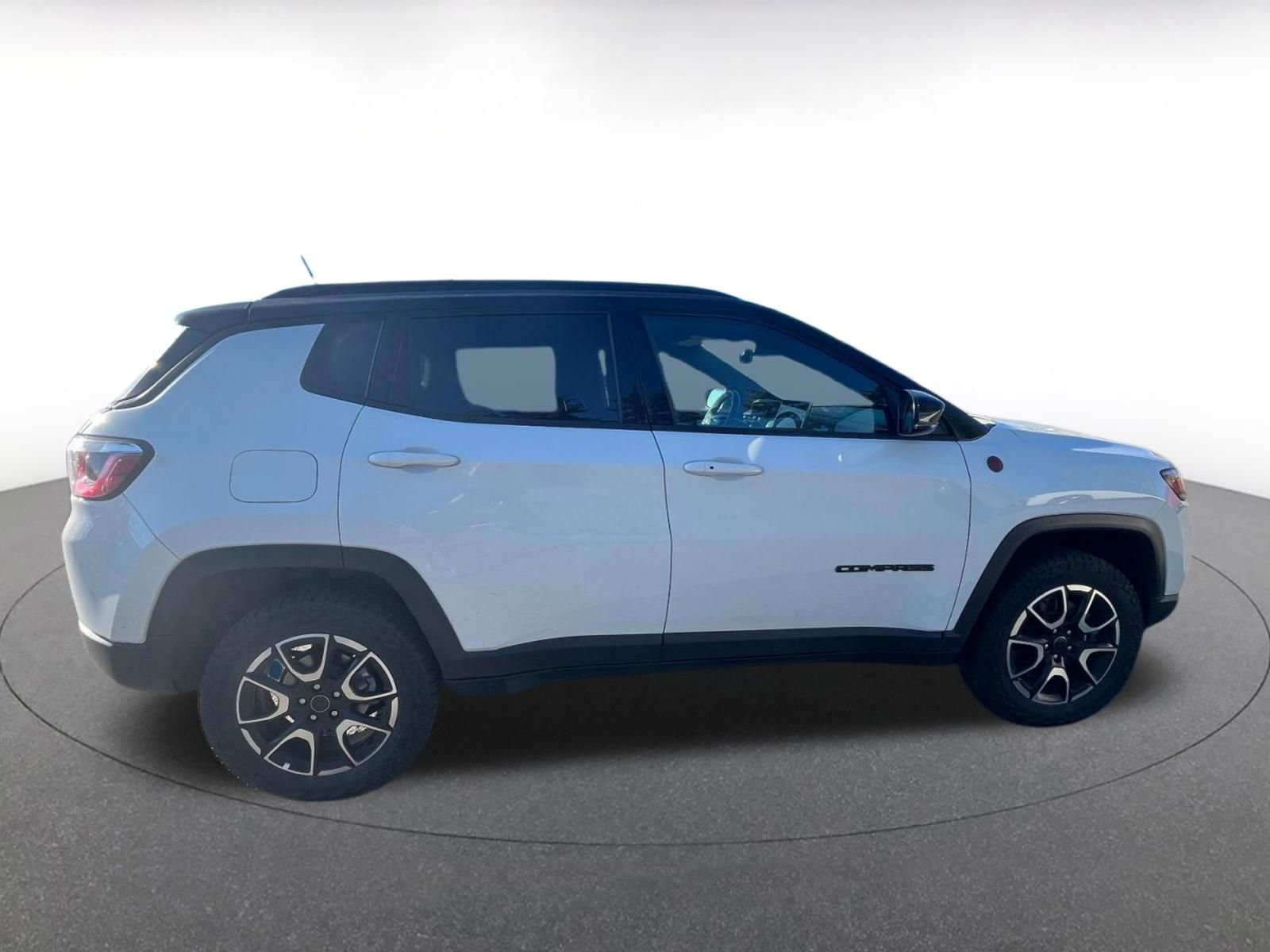 Used 2025 Jeep Compass Trailhawk AWD/4WD image 8