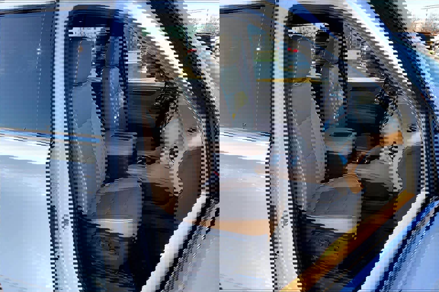 Used 2021 Chevrolet Suburban Premier w/ Premium Package image 9