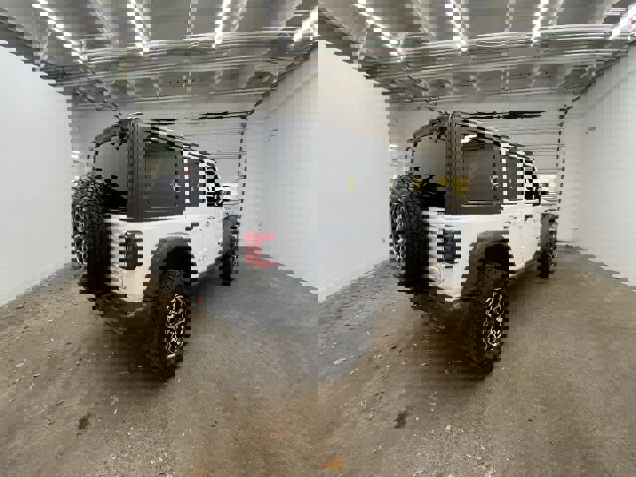 Used 2025 Jeep Wrangler Unlimited Rubicon image 6