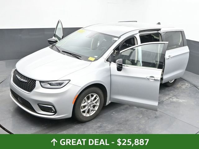 Used 2024 Chrysler Pacifica Touring-L image 64