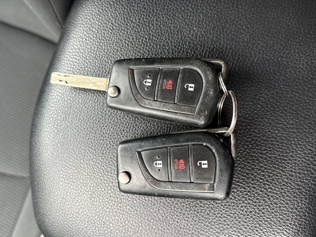 Used 2021 Toyota RAV4 LE AWD/4WD image 29