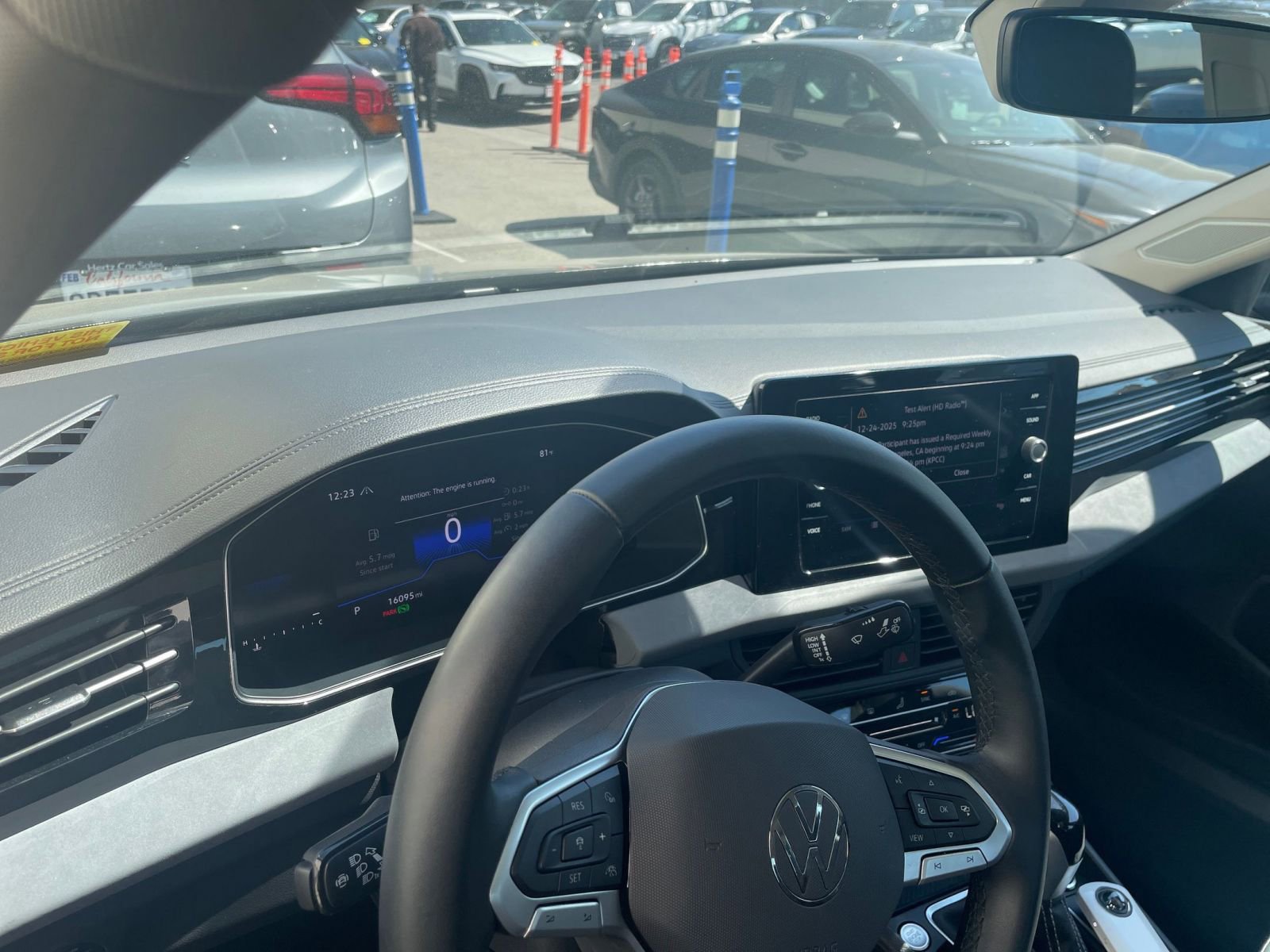 Used 2025 Volkswagen Jetta SE image 34