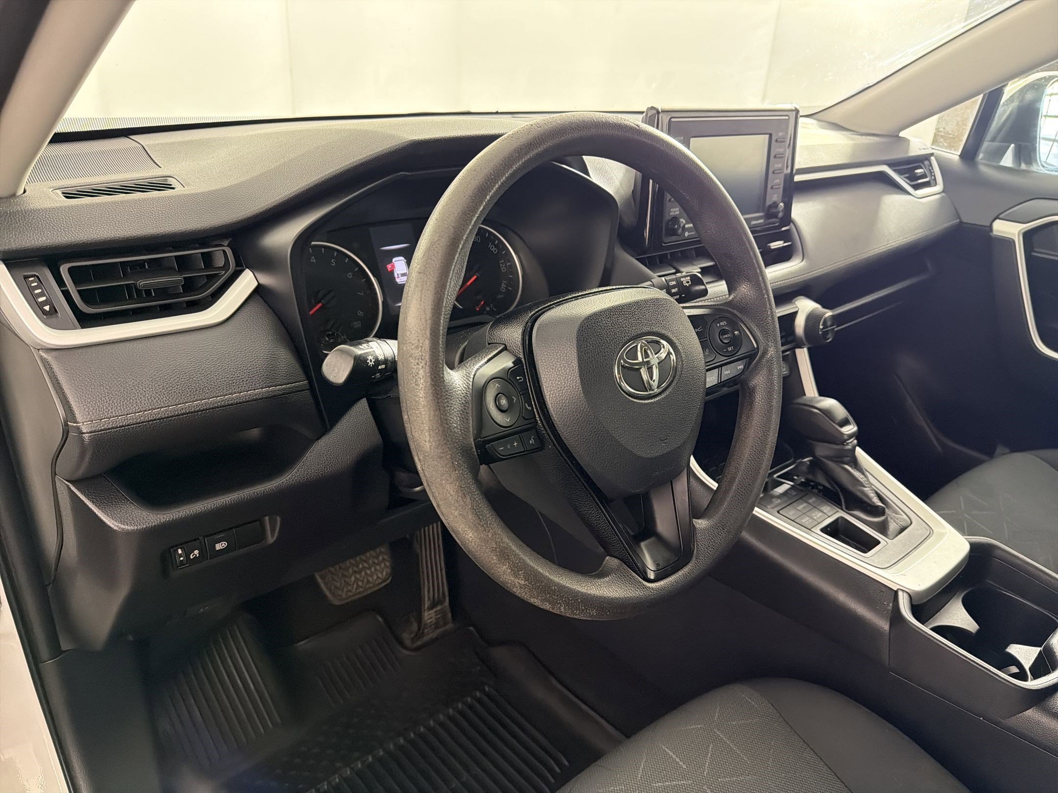 Used 2021 Toyota RAV4 XLE image 4