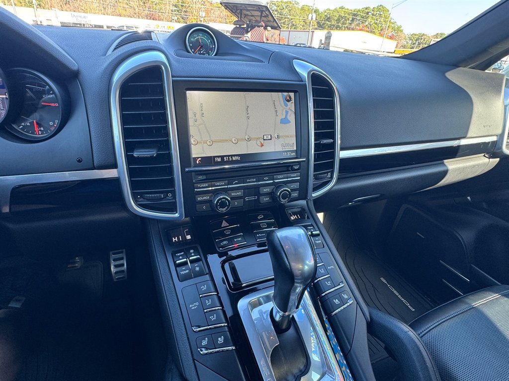 Used 2015 Porsche Cayenne S image 9