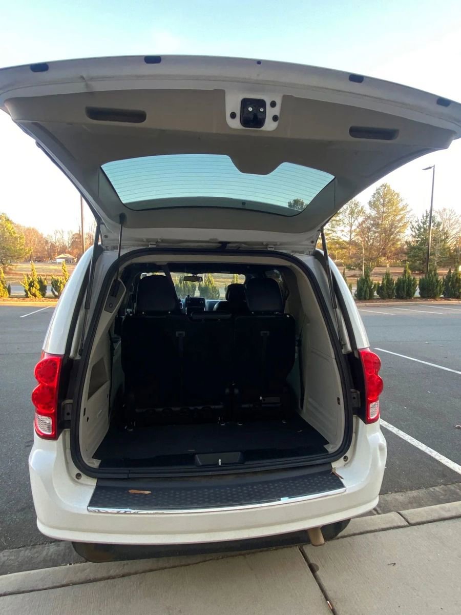 Used 2017 Dodge Grand Caravan SXT image 10