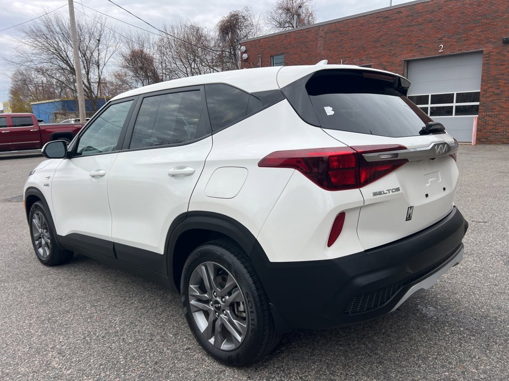 Used 2023 Kia Seltos LX image 3