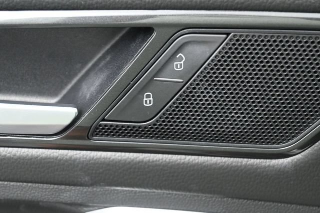 Used 2023 Volkswagen Tiguan SE w/ Panoramic Sunroof Package FWD image 14