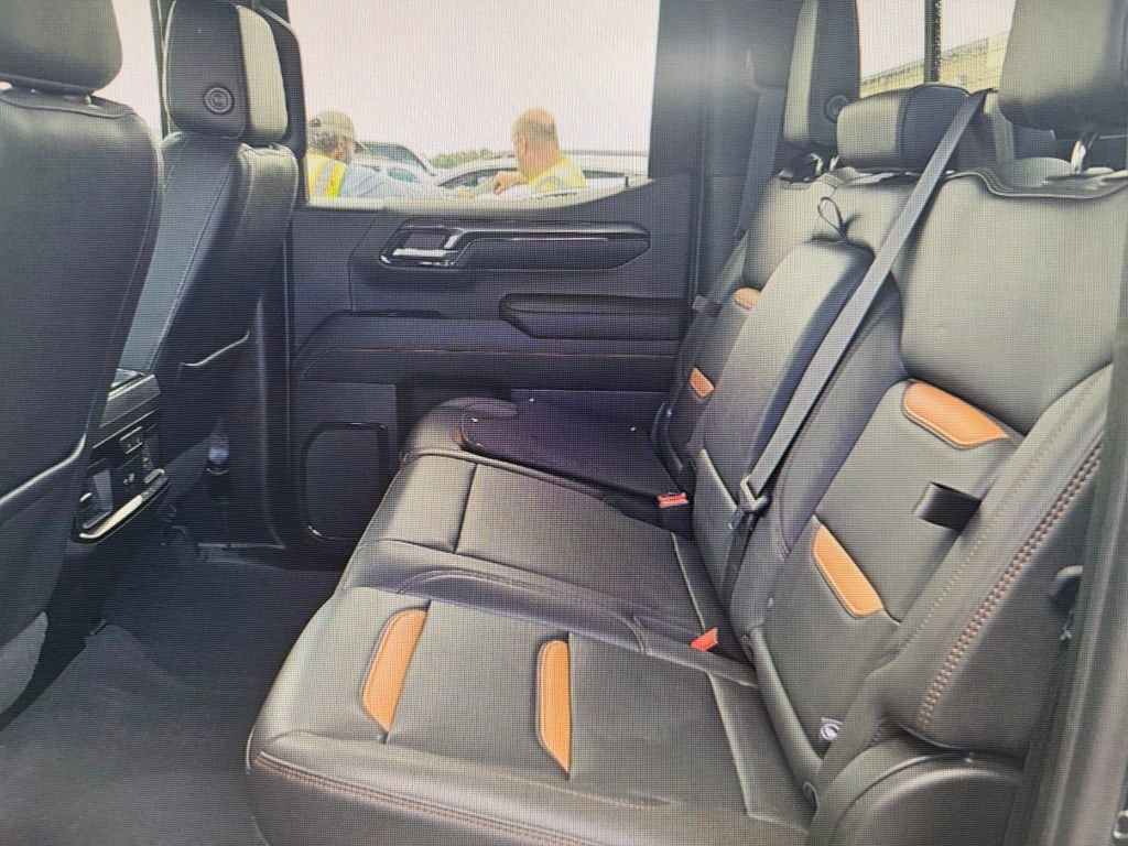 Used 2023 GMC Sierra 1500 AT4 w/ AT4 Premium Package AWD/4WD image 10