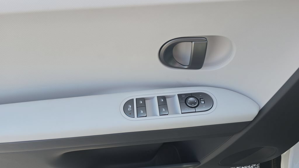 New 2026 Hyundai Ioniq 5 SEL AWD/4WD image 16