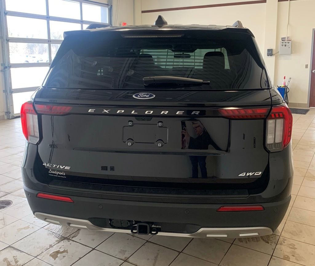 New 2026 Ford Explorer Active w/ Active Comfort Package image 3
