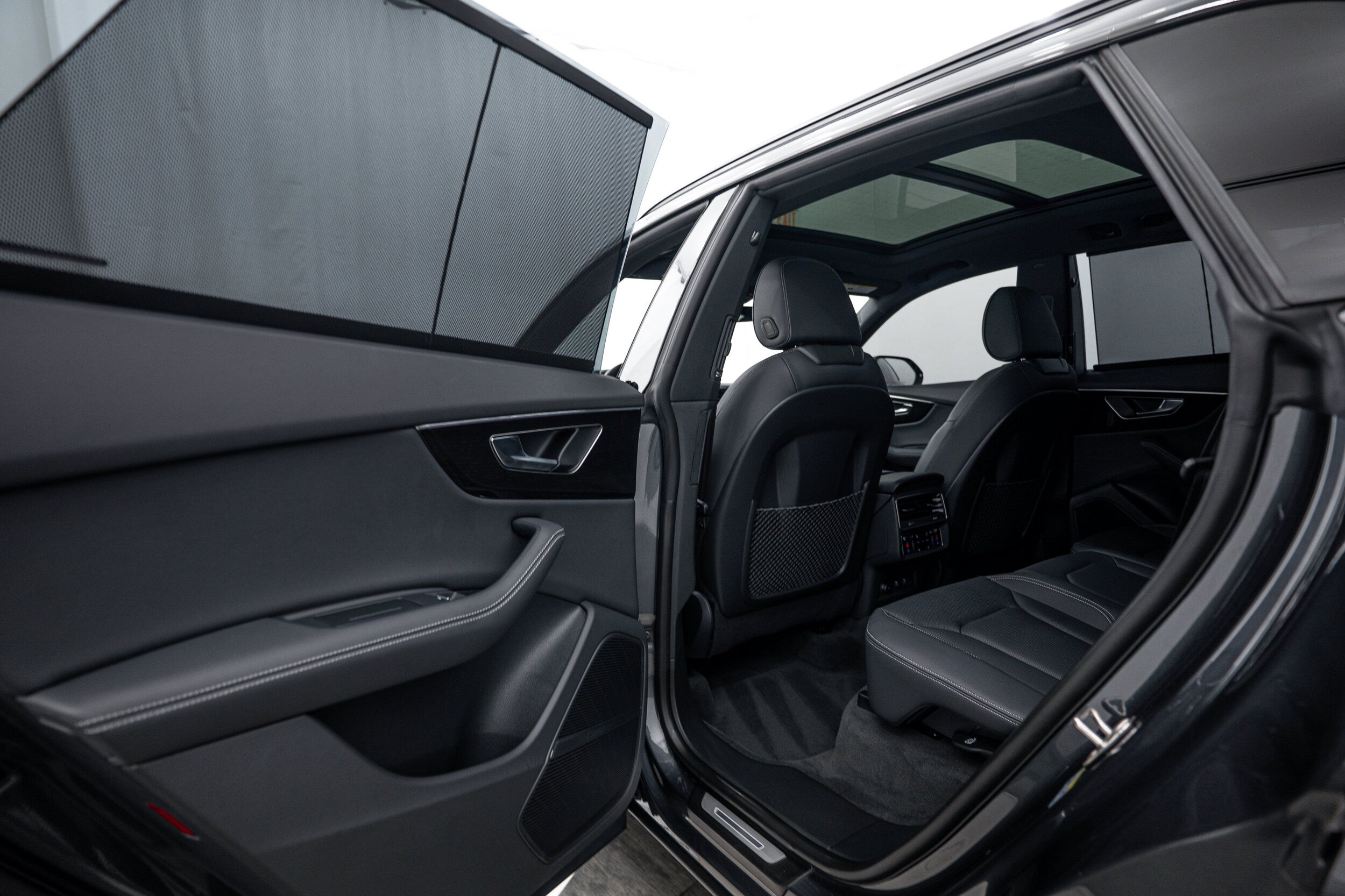 Certified 2025 Audi Q8 Premium Plus AWD/4WD image 17