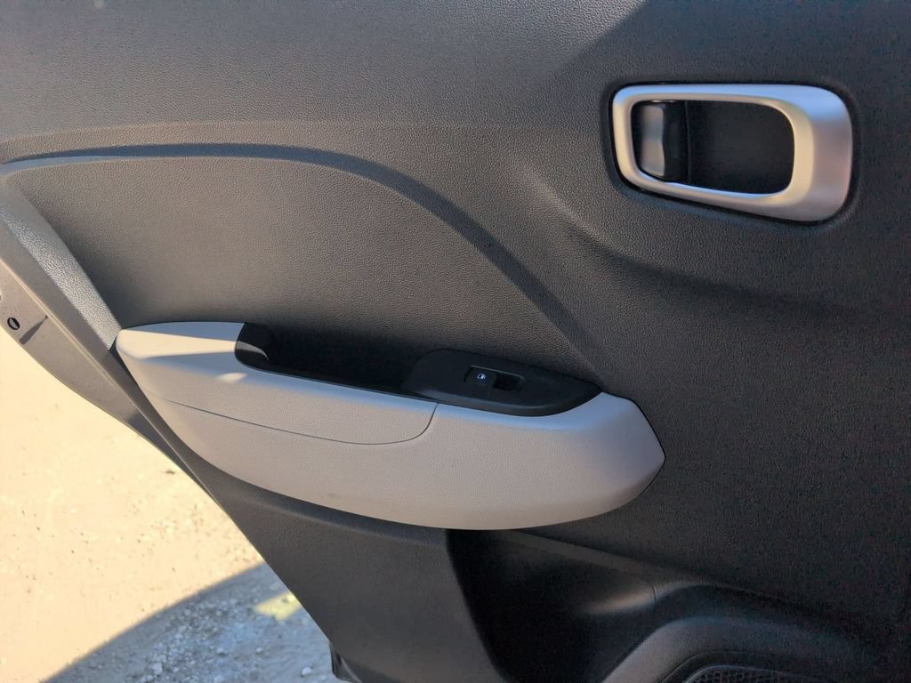 Used 2025 Hyundai Venue SEL FWD image 26