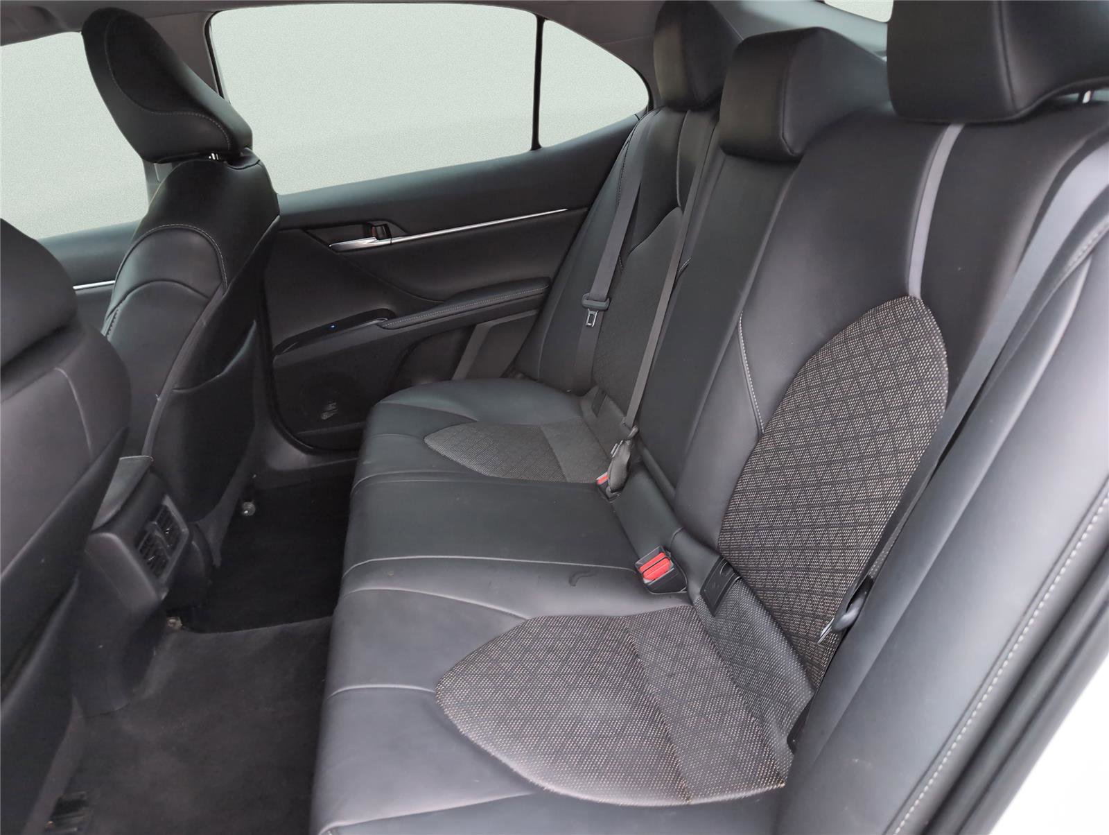 Used 2020 Toyota Camry XSE image 28