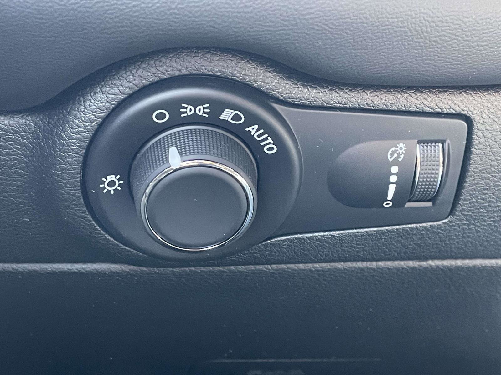 Used 2024 Dodge Durango SXT image 11