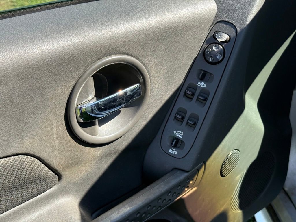 Used 2004 Pontiac Grand Prix GT2 w/ Leather Trim Pkg image 10