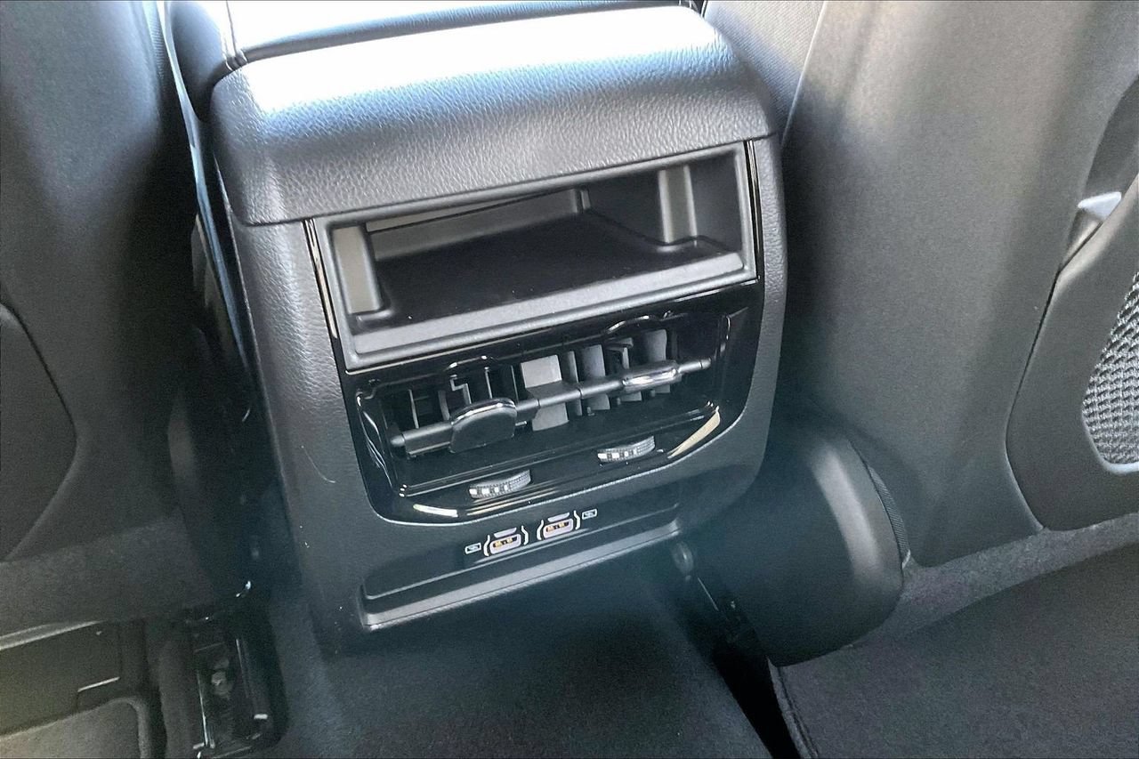New 2027 Jeep Grand Cherokee Laredo RWD image 14