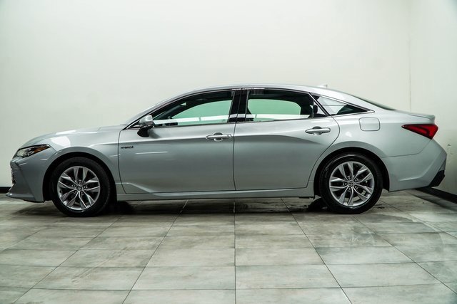 Used 2021 Toyota Avalon XLE w/ Moonroof Package image 8