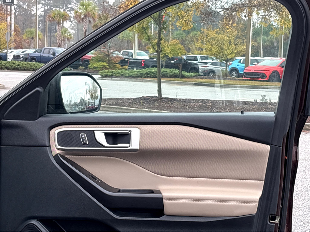 Used 2020 Ford Explorer XLT w/ Comfort Package image 17