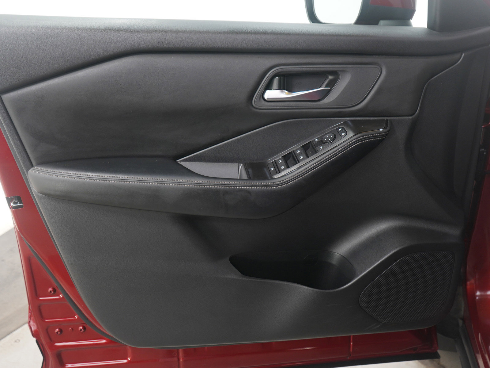 Used 2024 Nissan Rogue SV image 22