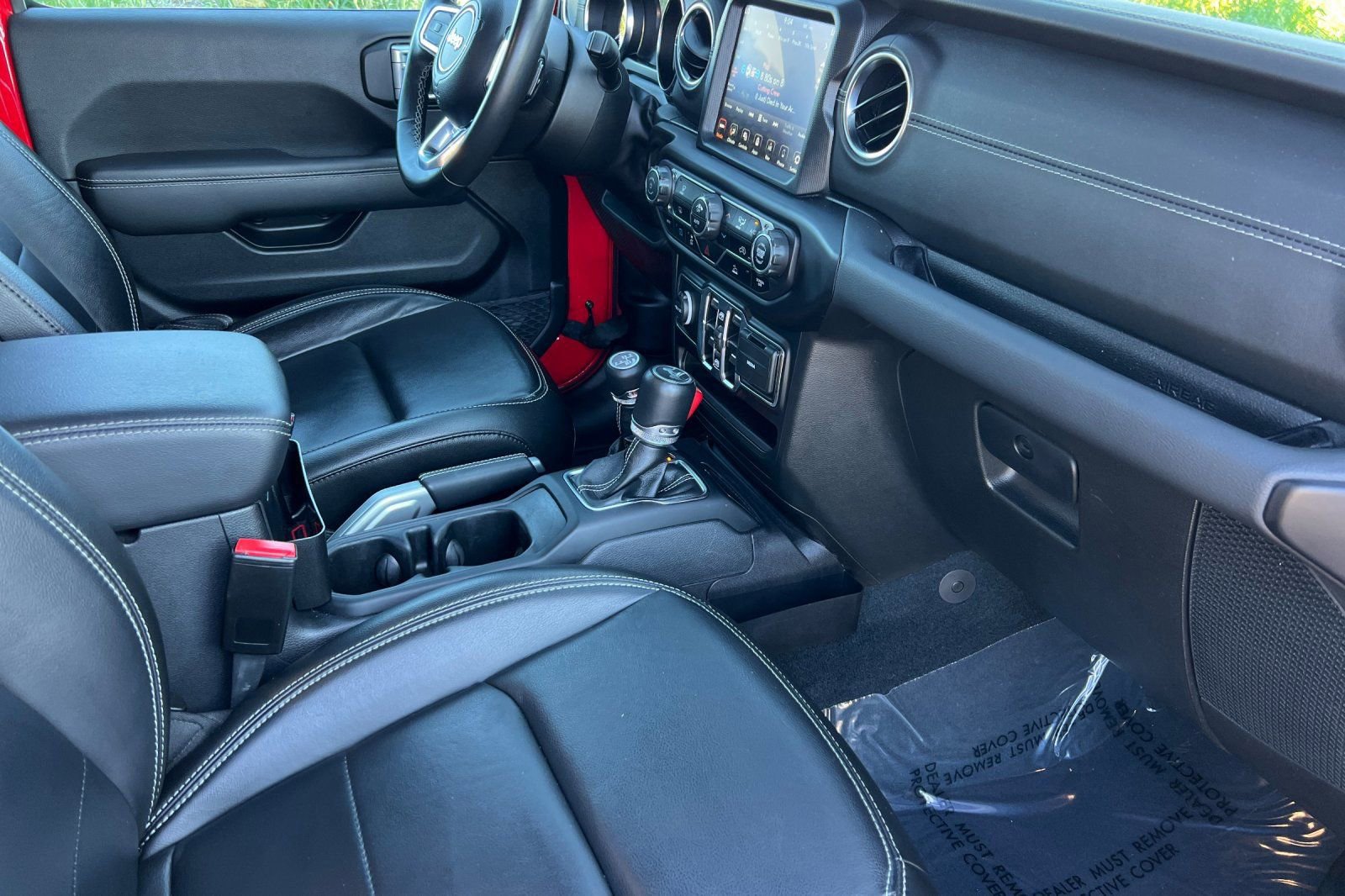 Used 2022 Jeep Wrangler Unlimited Sahara AWD/4WD image 18