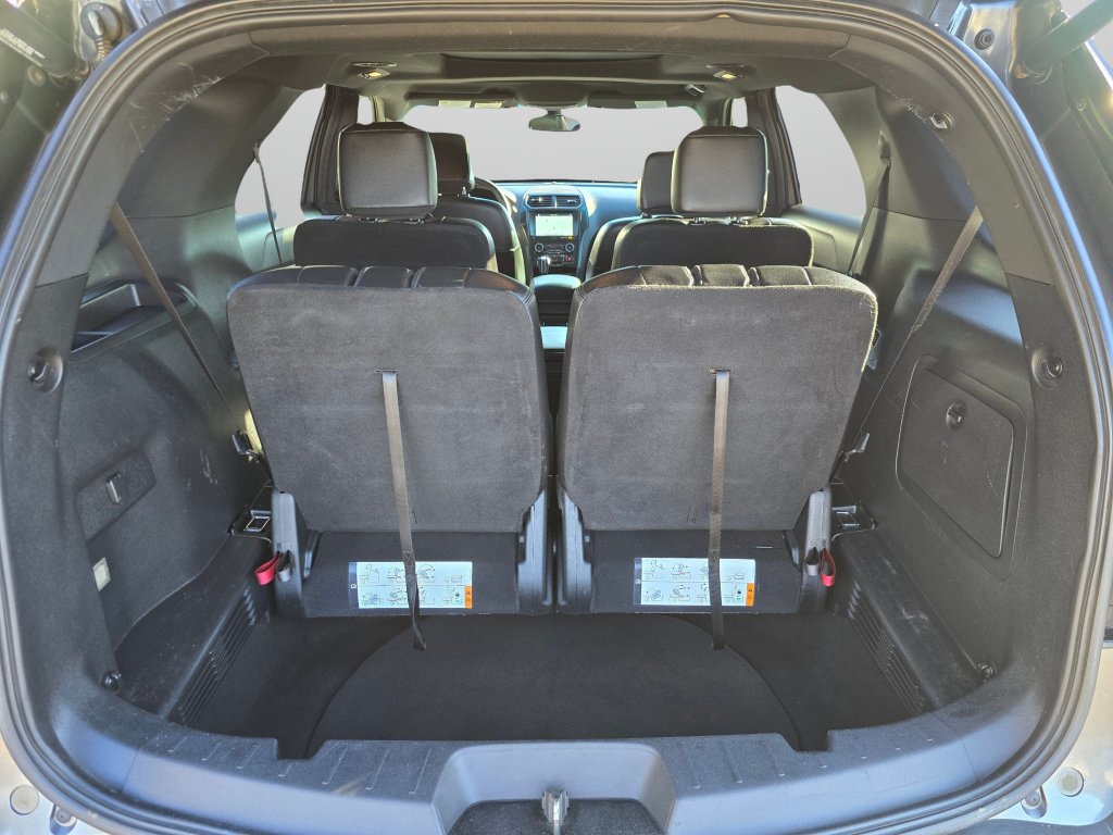 Used 2018 Ford Explorer XLT w/ XLT Appearance Package AWD/4WD image 20