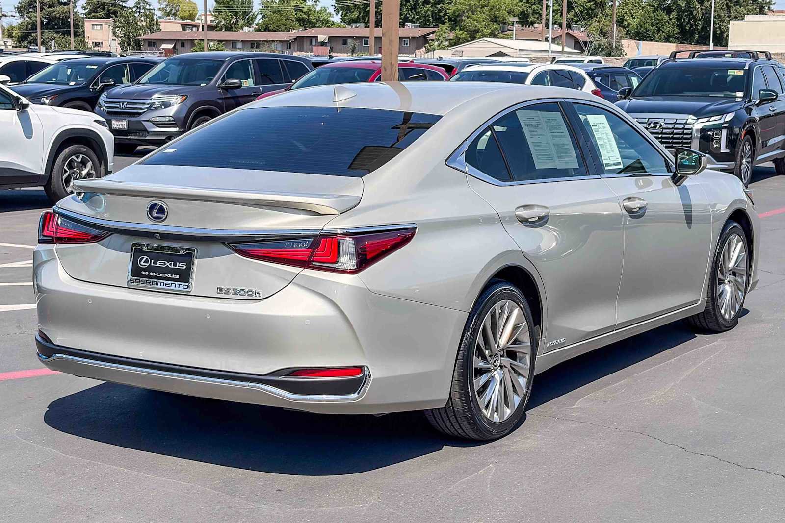 Used 2021 Lexus ES 300h w/ Accessory Package FWD image 4