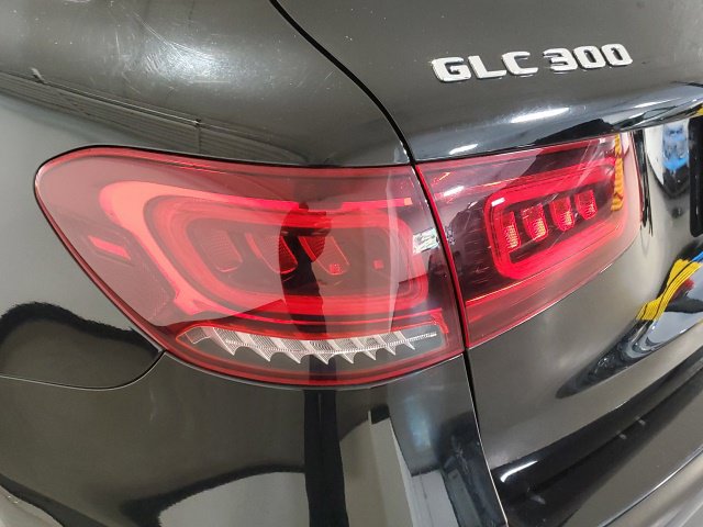 Used 2021 Mercedes-Benz GLC 300 4MATIC image 38