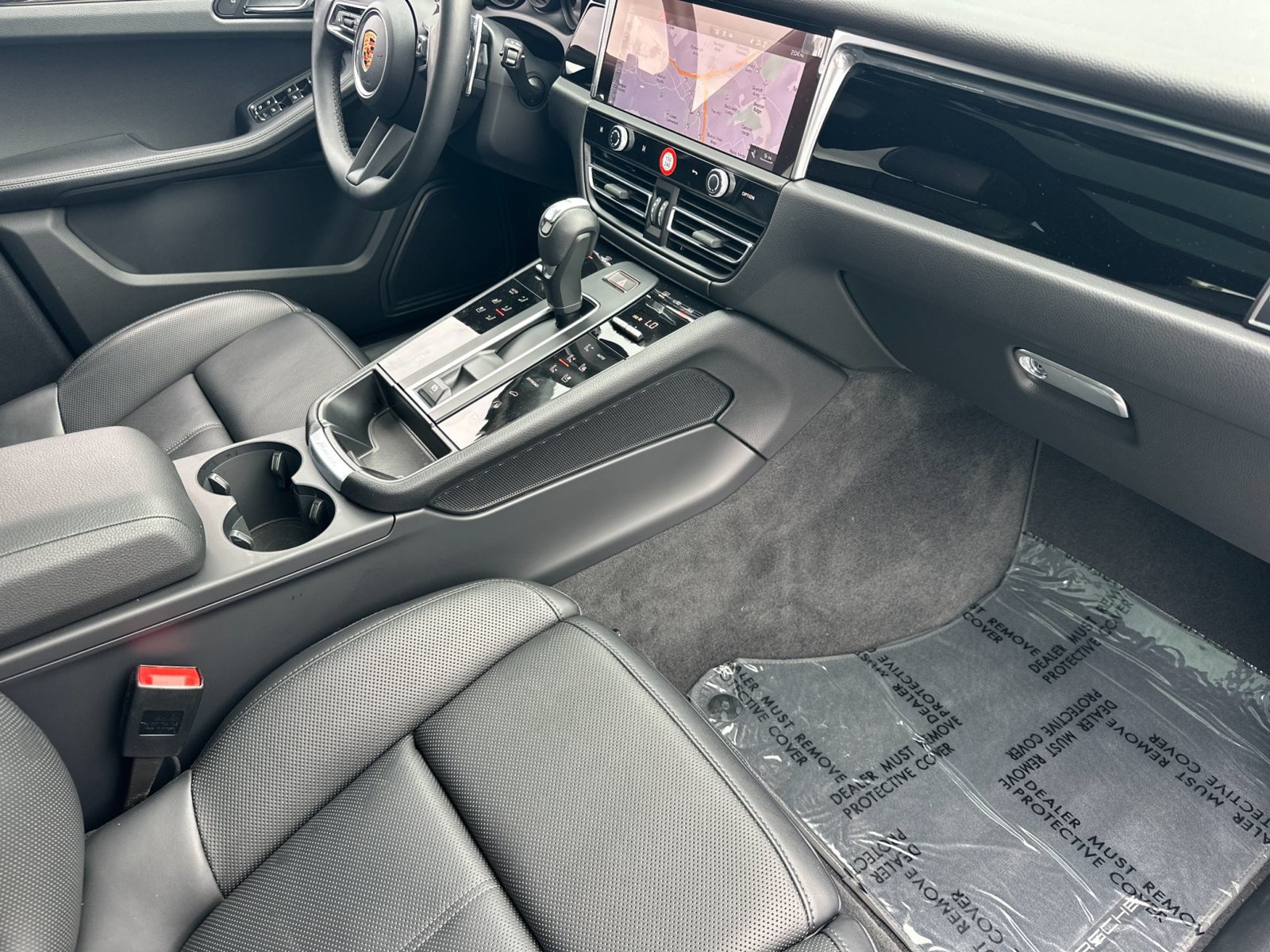 Certified 2026 Porsche Macan AWD/4WD image 24
