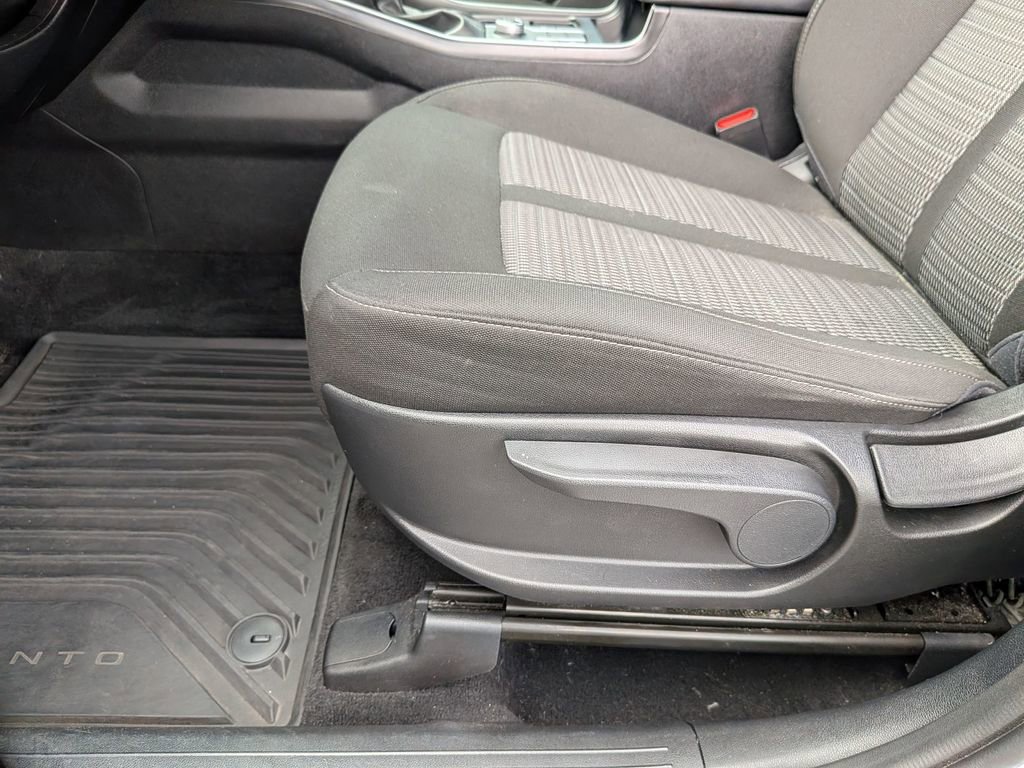 Used 2021 Kia Sorento LX FWD image 16