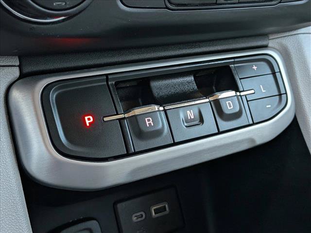 Used 2022 GMC Acadia SLE w/ Driver Convenience Package FWD image 19