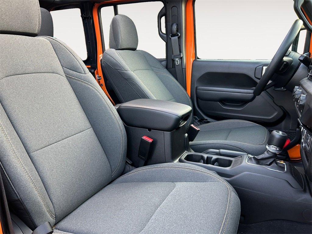 Used 2025 Jeep Wrangler Sport image 15