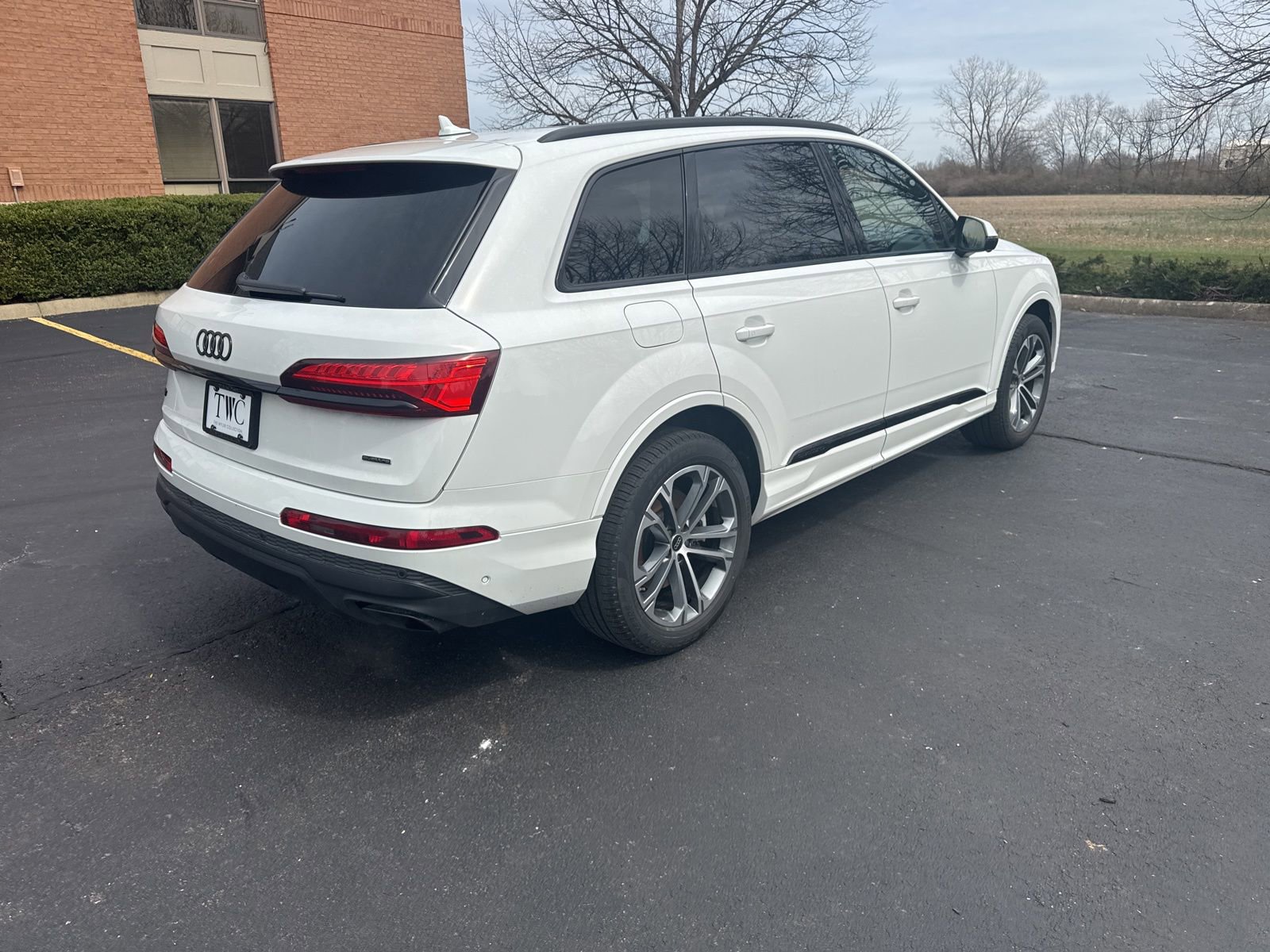 Used 2025 Audi Q7 2.0T Premium w/ Convenience Plus Package image 5