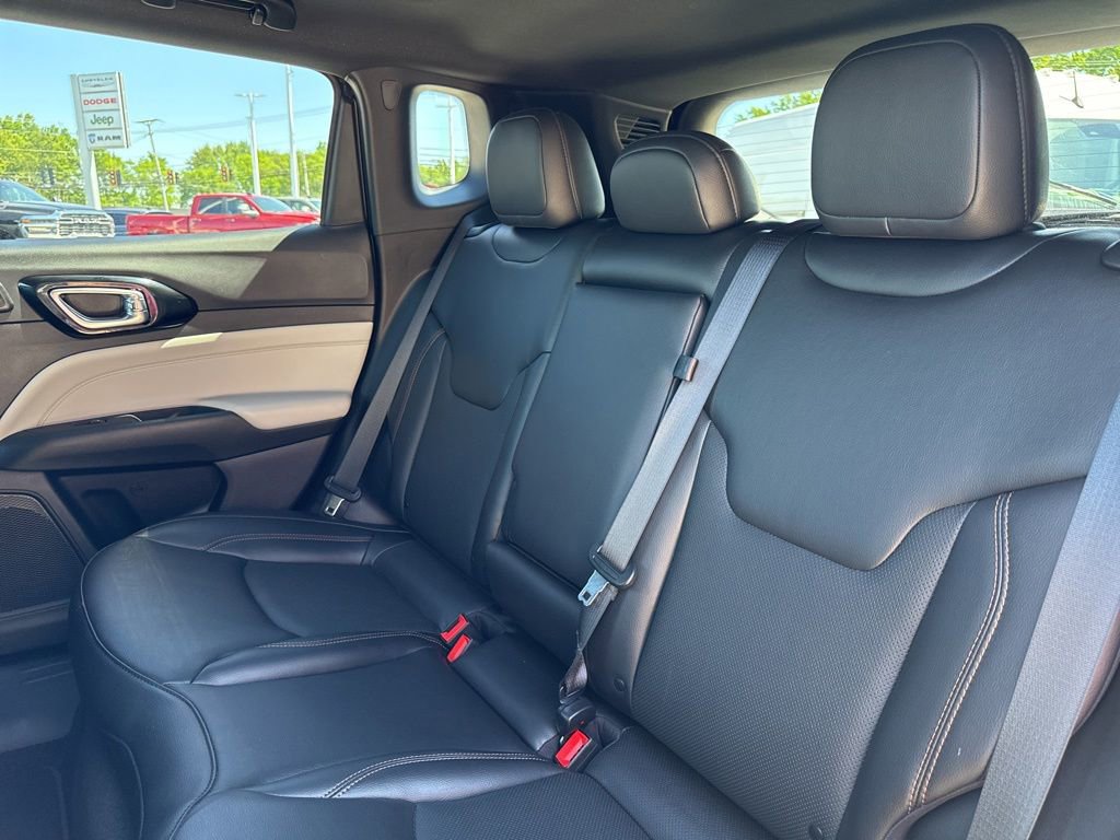 Used 2023 Jeep Compass Limited w/ Sun and Sound Group AWD/4WD image 38