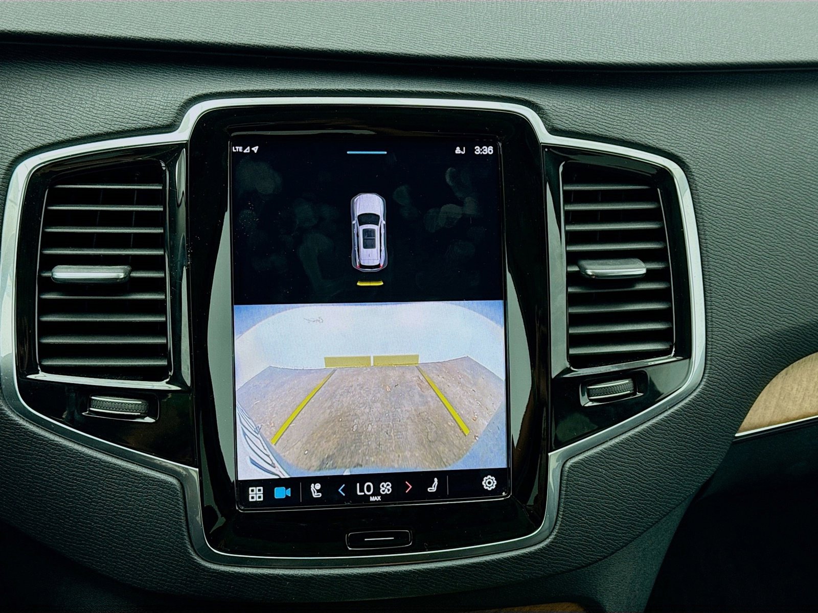 Used 2023 Volvo XC90 T8 Plus w/ Protection Package Premier image 10