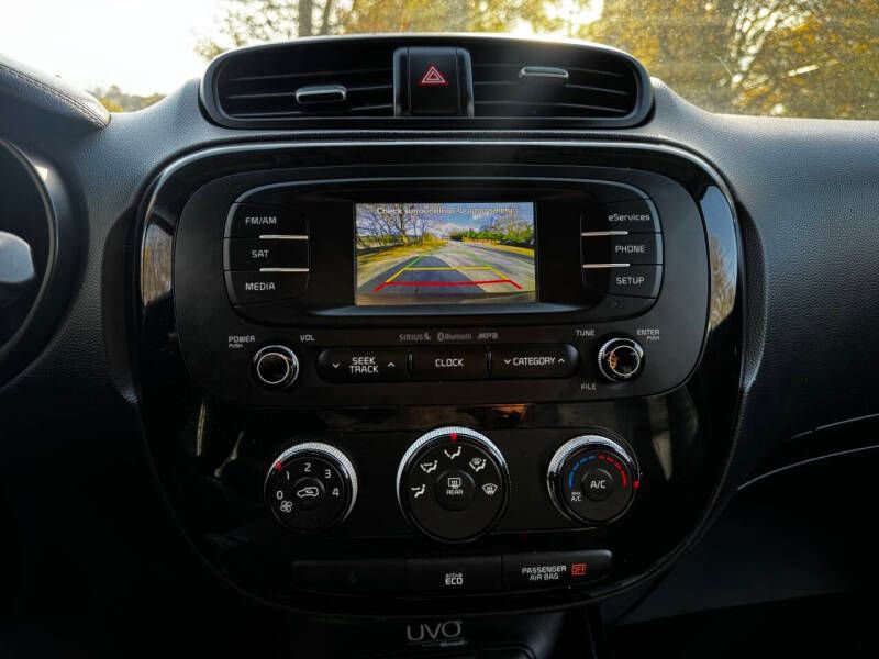 Used 2016 Kia Soul ! FWD image 15